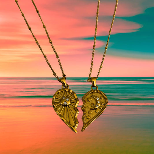 Sol-mate Necklace Set